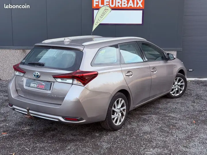 Toyota Auris Touring Sports 2015 photo 4