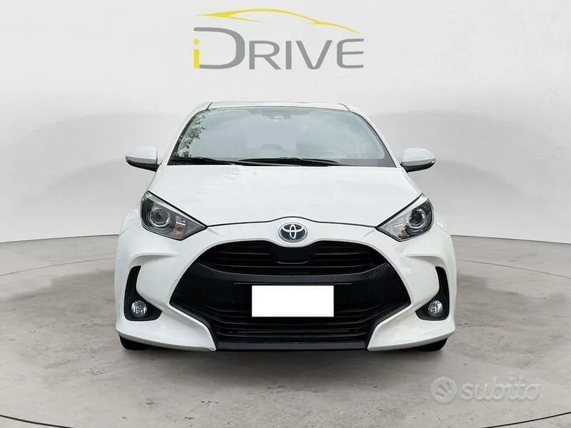 Toyota Yaris 2023 photo 3