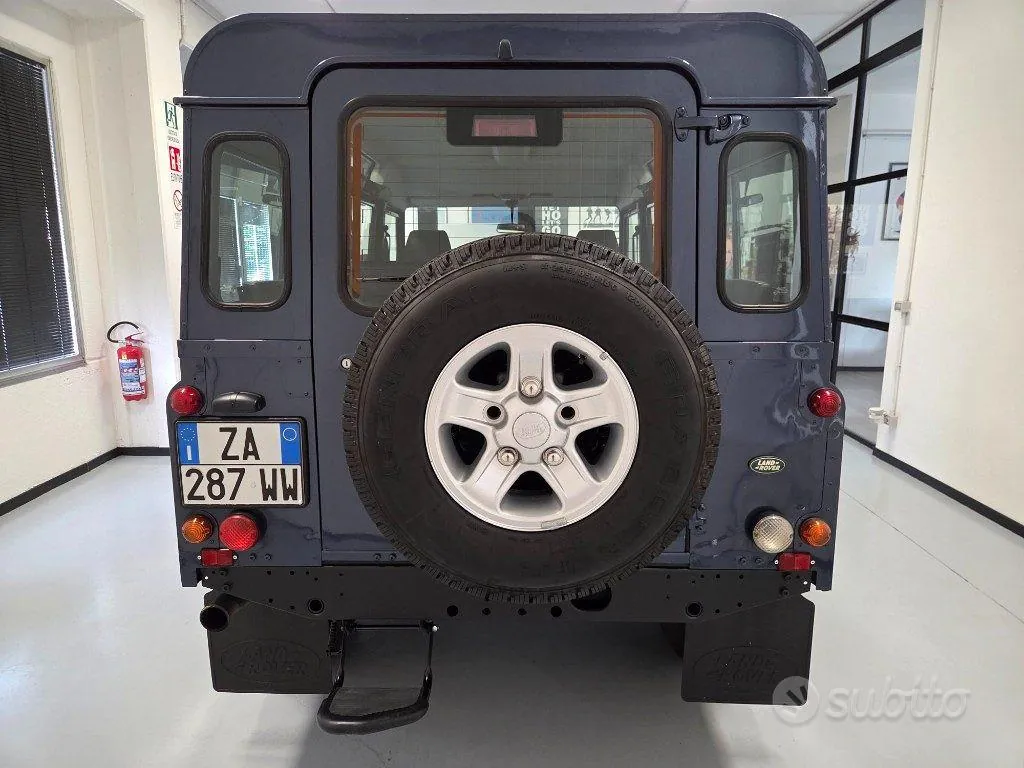 Land Rover Defender 2005 photo 5