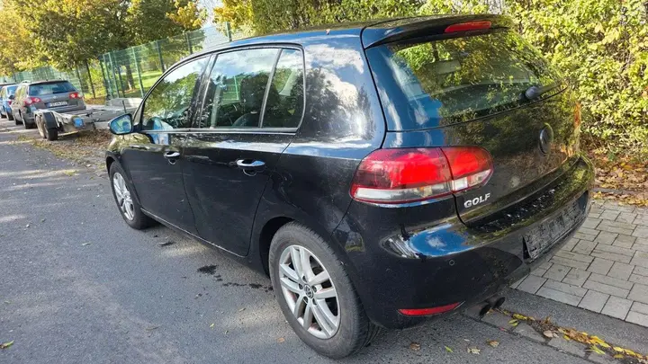 Volkswagen Golf 2010 photo 4
