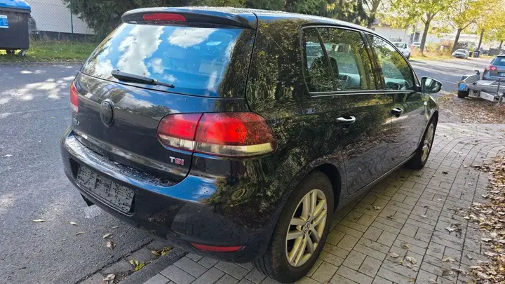 Volkswagen Golf 2010 photo 3