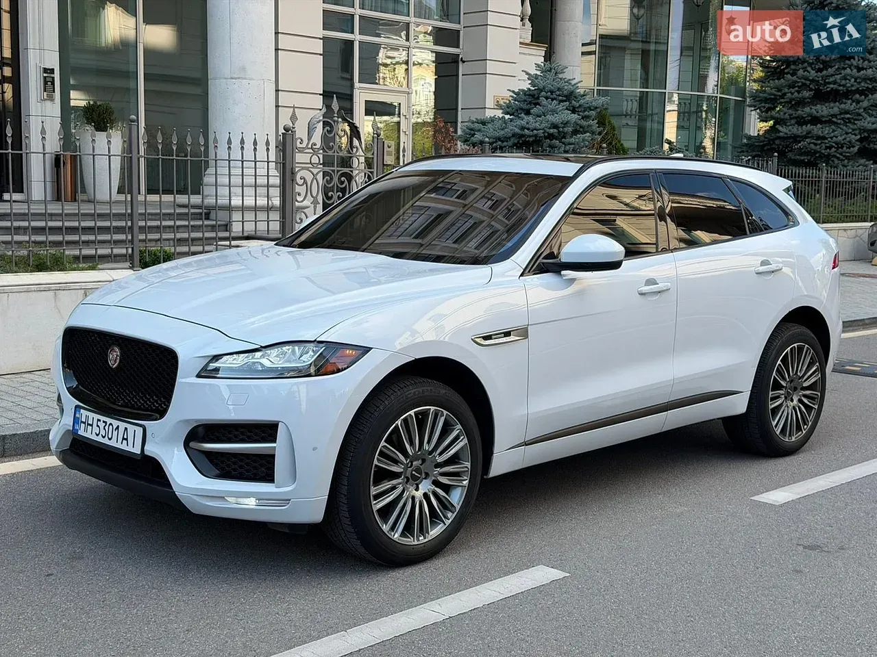 Jaguar F-Pace 2018 photo 2