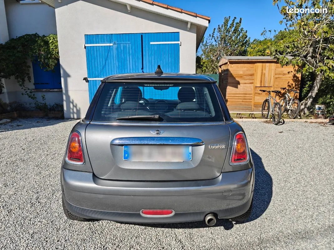 Mini Mini Cooper 2010 photo 2