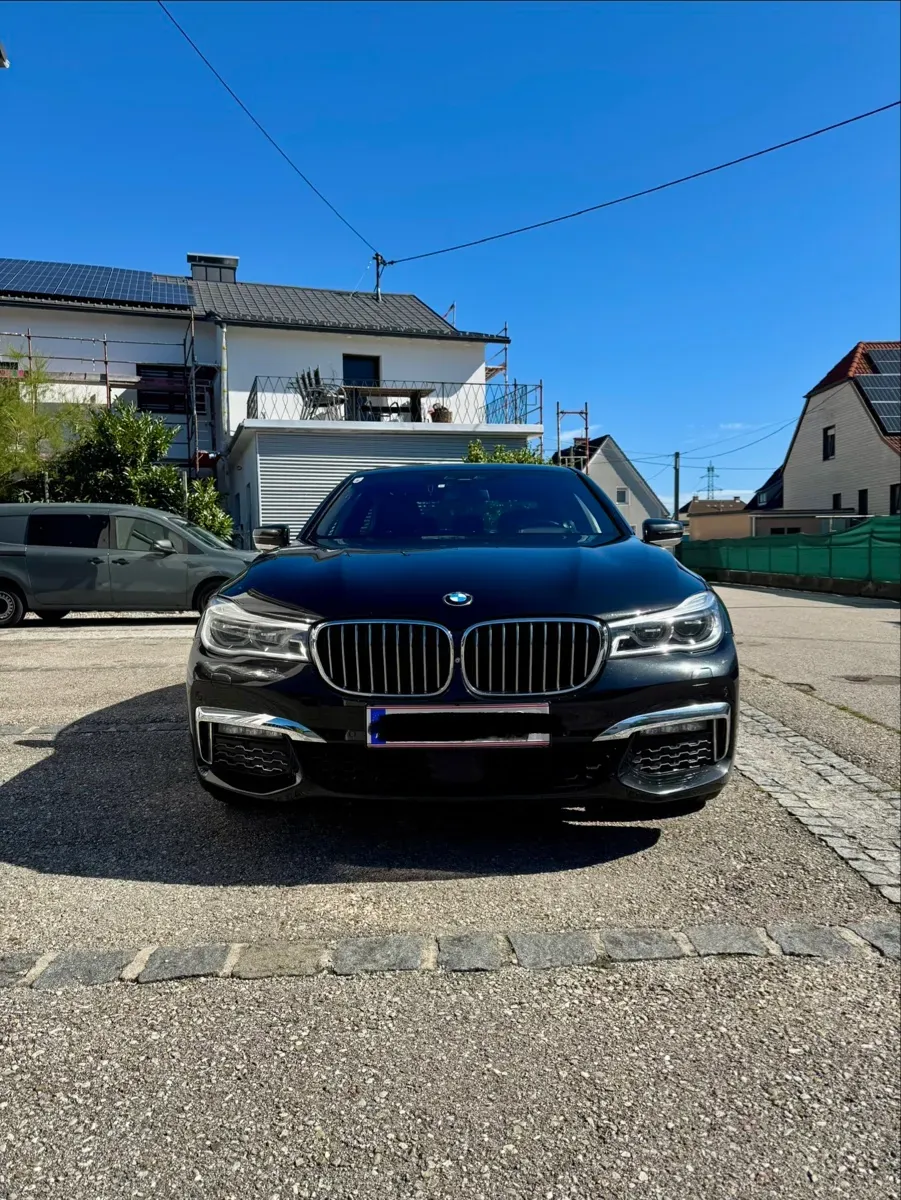 BMW 7 Series 2016 photo 2