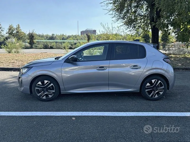 Peugeot 208 2025 photo 2