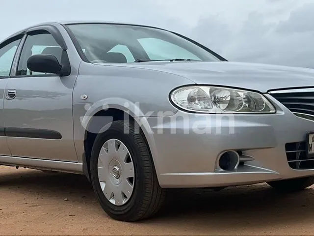 Nissan Sunny 2011 photo 4
