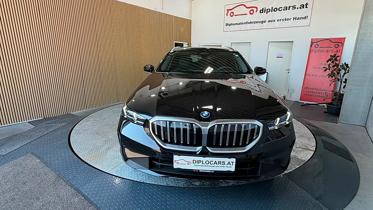 BMW 5 Series 2025 photo 2