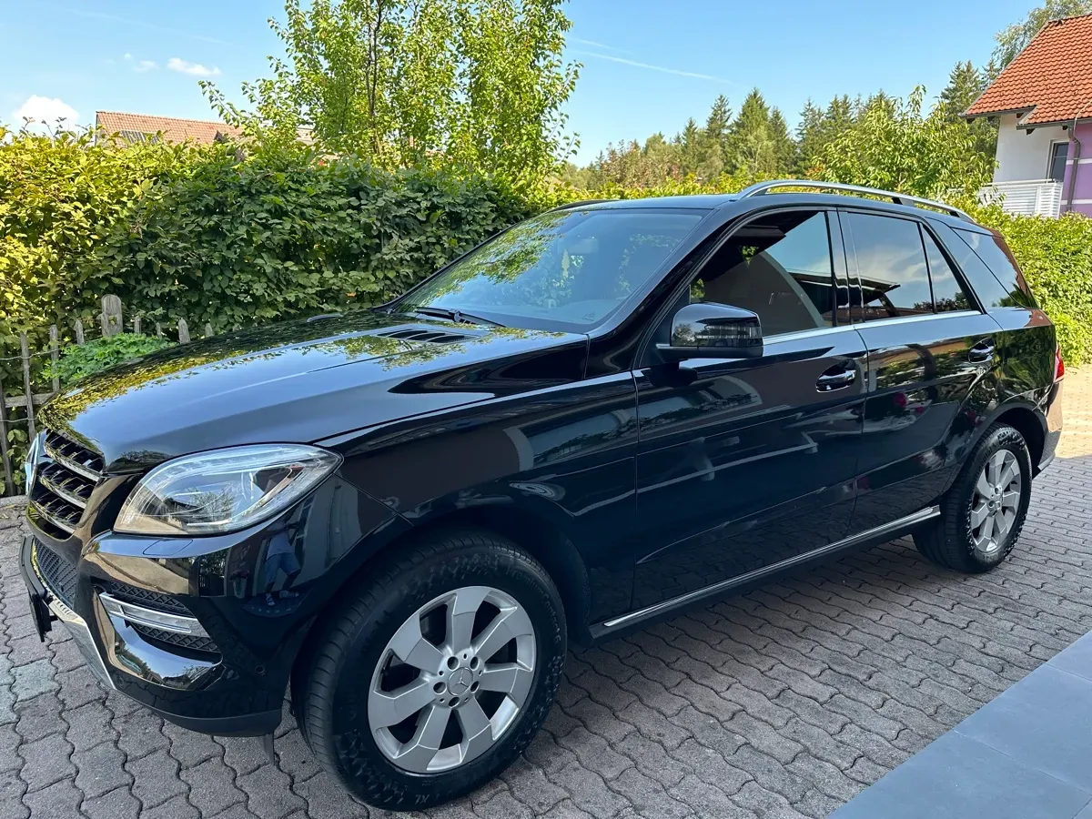 Mercedes-Benz M-Class 2012 photo 2