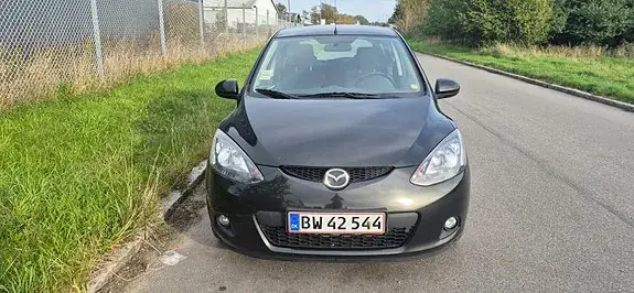 Mazda 2 2010 photo 2