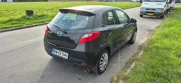 Mazda 2 2010 photo 4