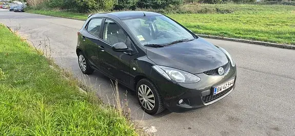 Mazda 2 2010 photo 3