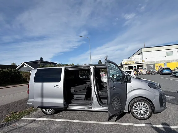 Peugeot E-Traveller 2025 photo 3