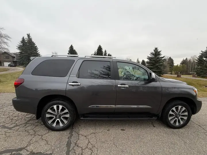 Toyota Sequoia 2018 photo 3