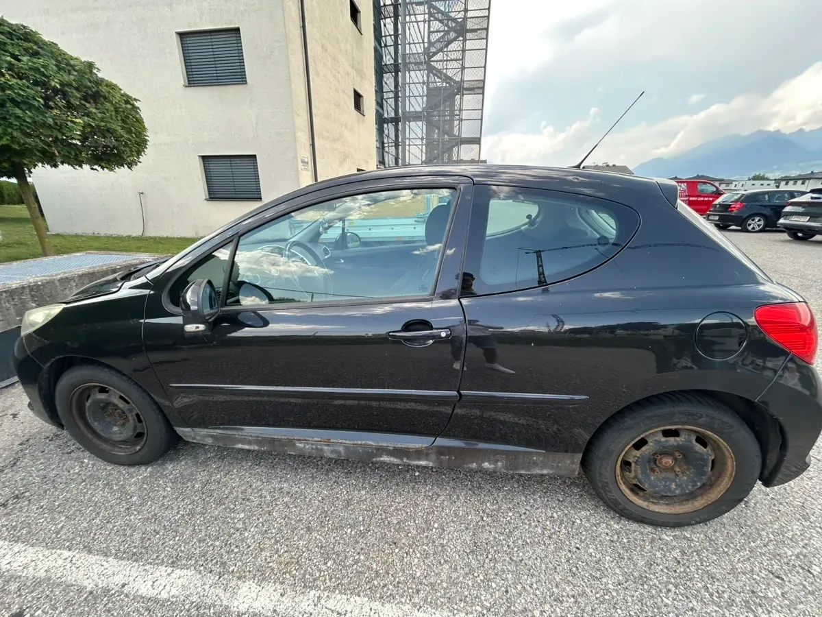 Peugeot 207 2007 photo 2