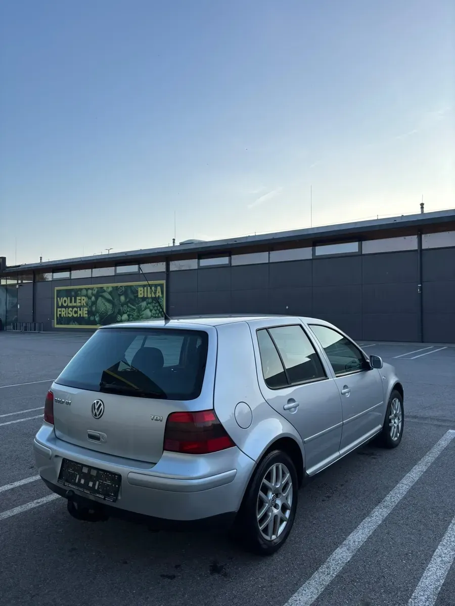 Volkswagen Golf 2003 photo 2