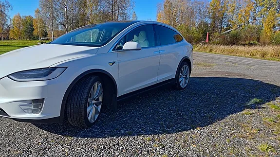 Tesla Model X 2017 photo 2