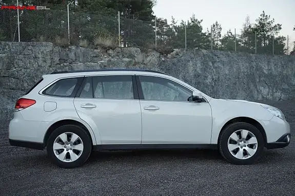 Subaru Outback 2012 photo 5
