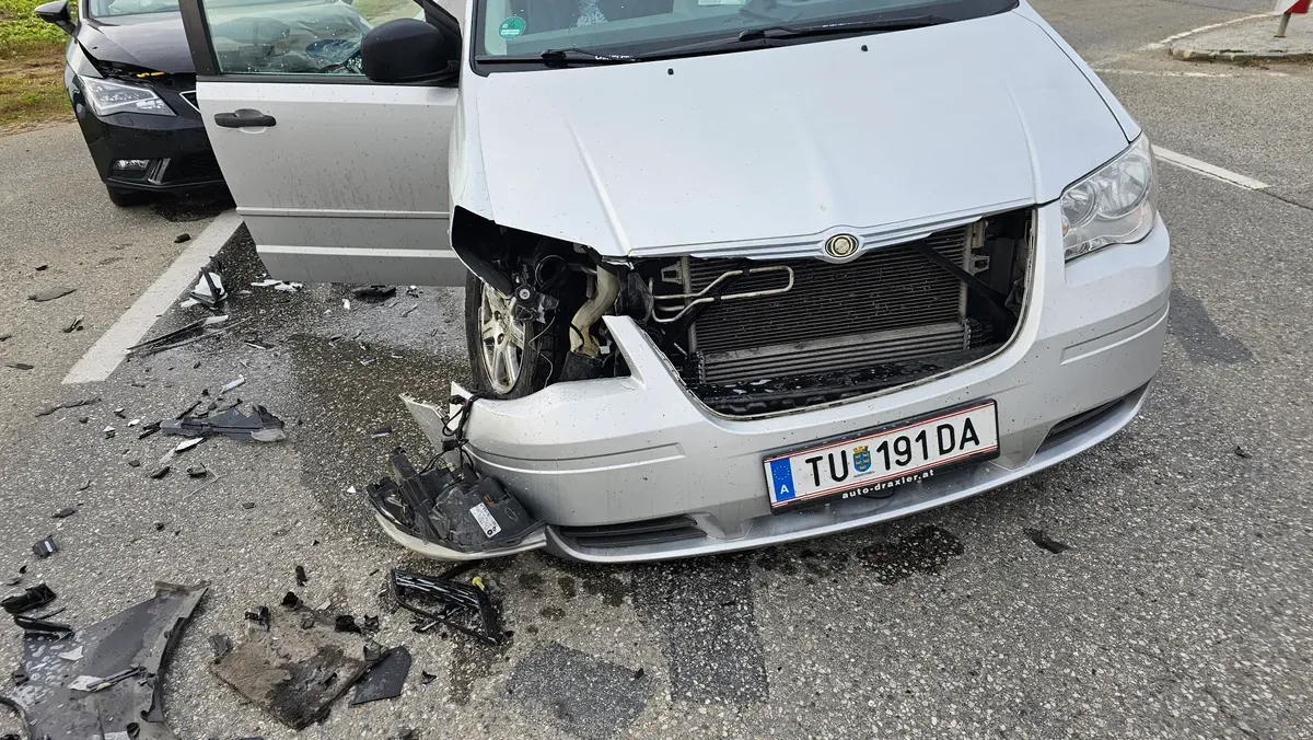 Chrysler Voyager 2008 photo 2