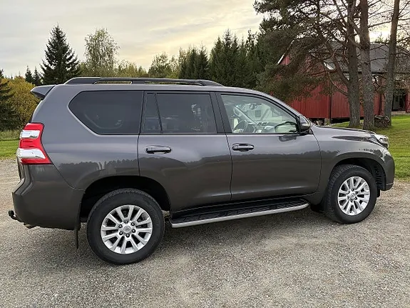Toyota Land Cruiser 2016 photo 2