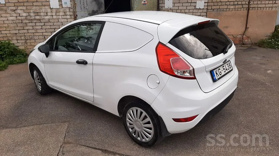 Ford Fiesta 2016 photo 2