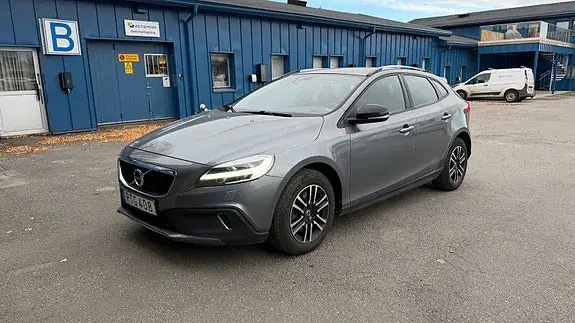 Volvo V40 Cross Country 2018 photo 2
