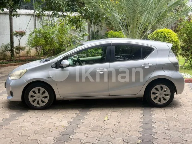 Toyota Aqua 2012 photo 4