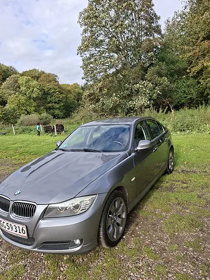 BMW 318D 2010 photo 2