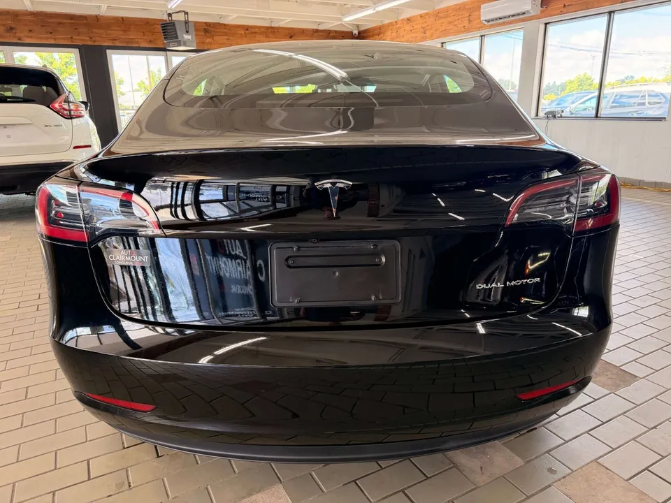 Tesla Model 3 2023 photo 4