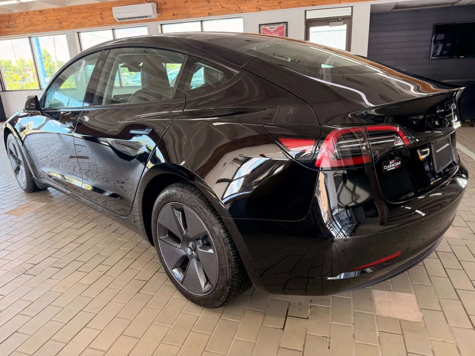 Tesla Model 3 2023 photo 3