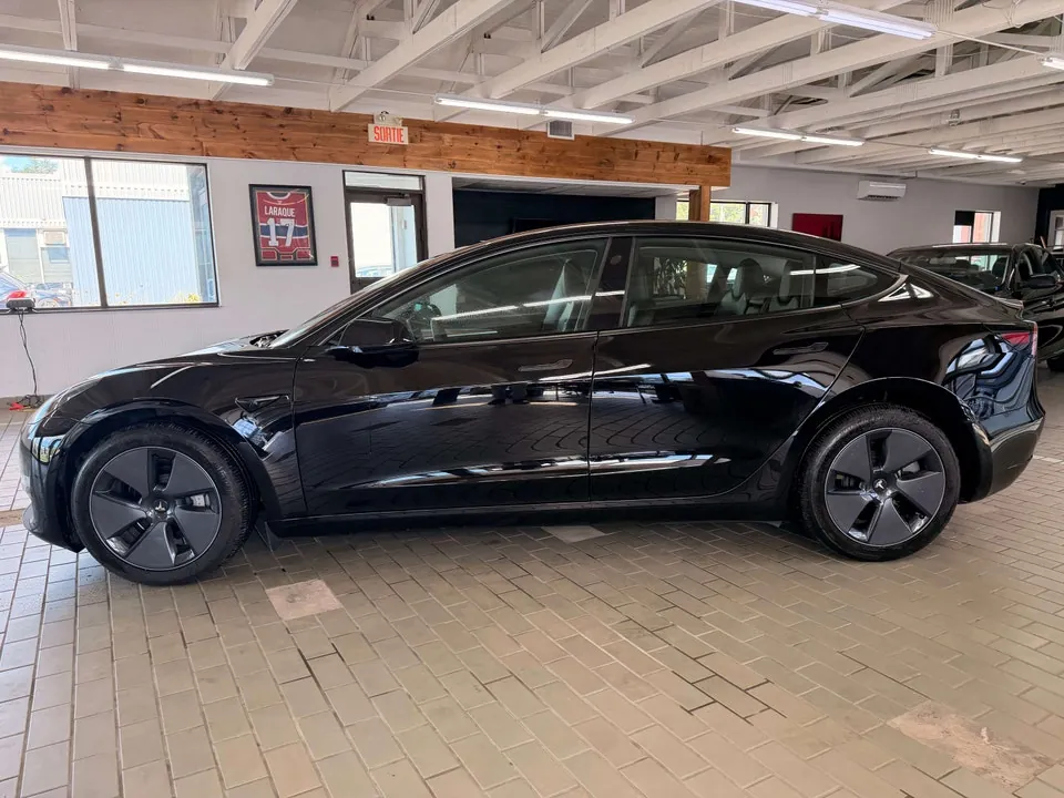 Tesla Model 3 2023 photo 2