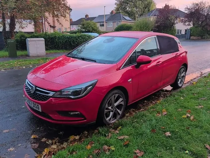 Vauxhall Astra 2017 photo 2