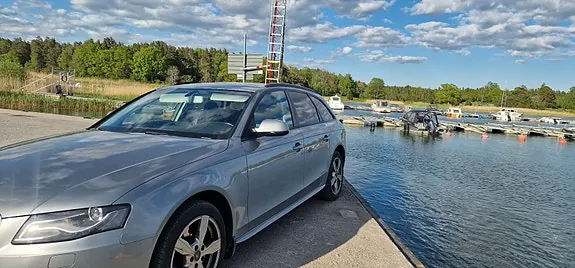 Audi A4 2010 photo 4