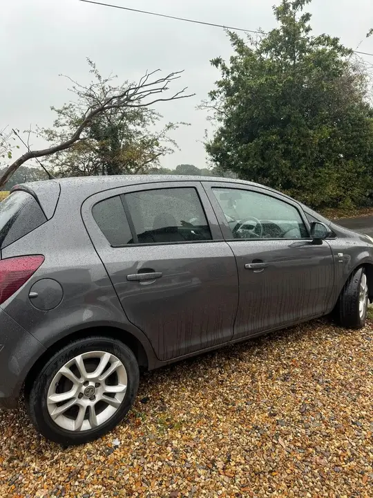 Vauxhall Corsa 2011 photo 2
