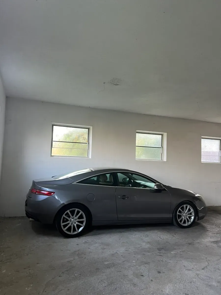 Renault Laguna 2009 photo 2