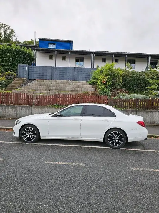 Mercedes-Benz E 220