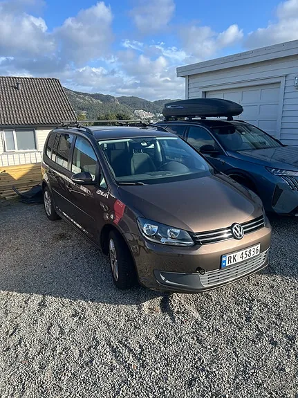 Volkswagen Touran 2012 photo 2