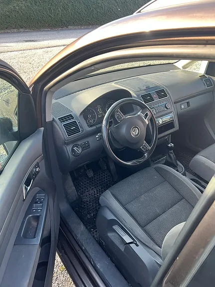 Volkswagen Touran 2012 photo 4
