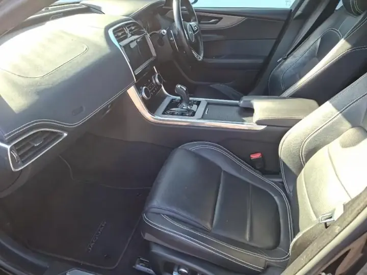 Jaguar Xe 2020 photo 5