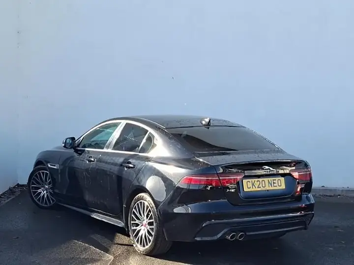 Jaguar Xe 2020 photo 2