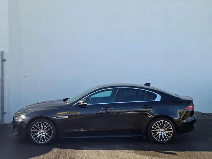 Jaguar Xe 2020 photo 4