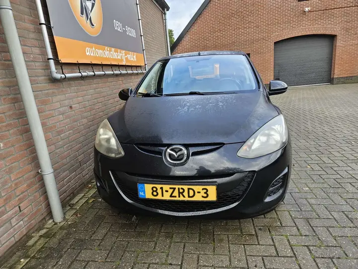 Mazda 2 2013 photo 2