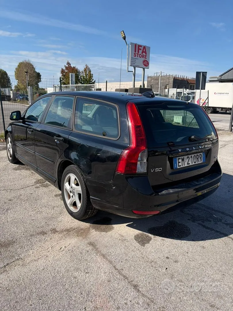 Volvo V50 2012 photo 3