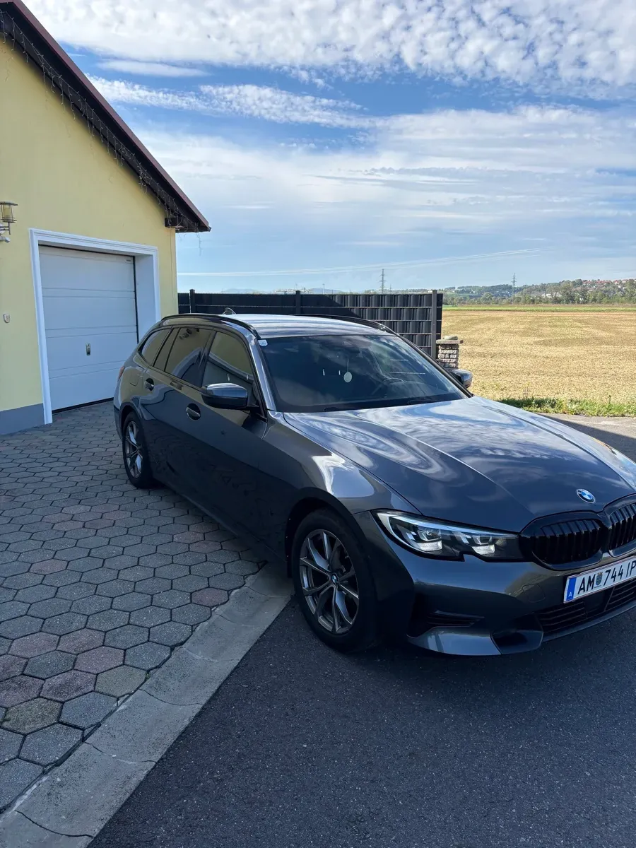 BMW 3 Series 2022 photo 2