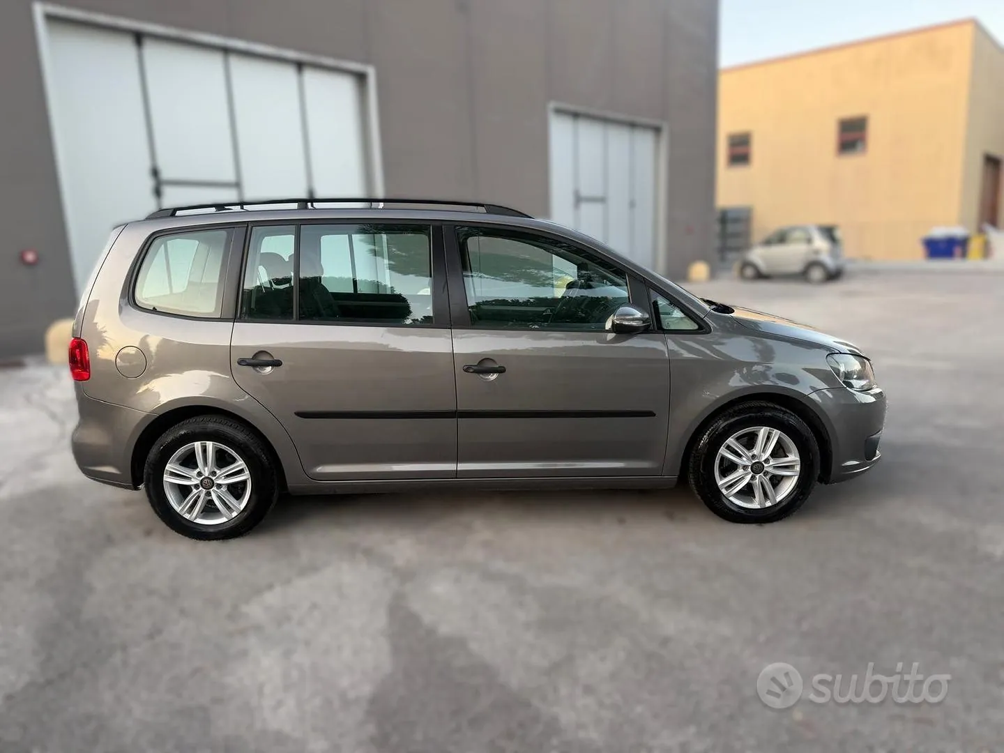 Volkswagen Touran 2015 photo 2