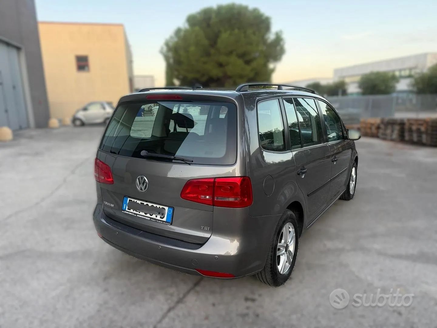 Volkswagen Touran 2015 photo 3