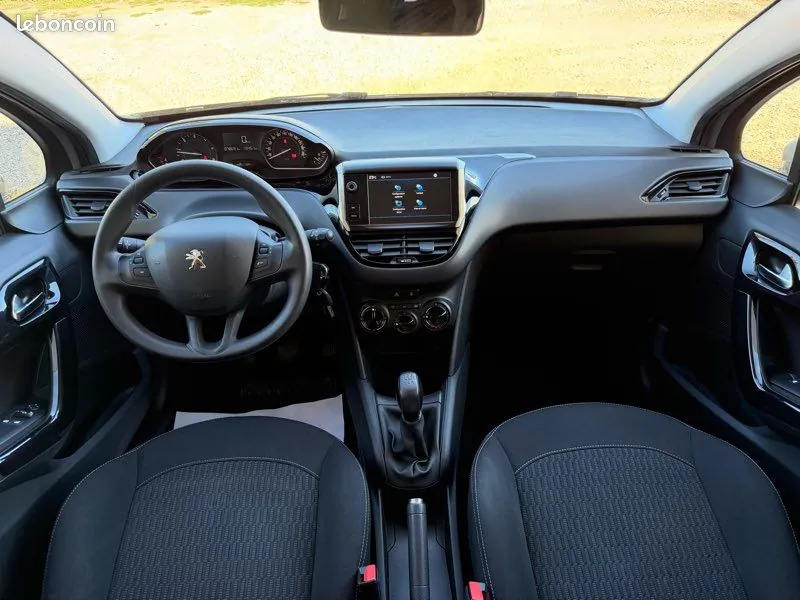 Peugeot 208 2017 photo 5