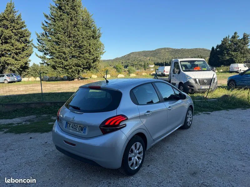 Peugeot 208 2017 photo 2