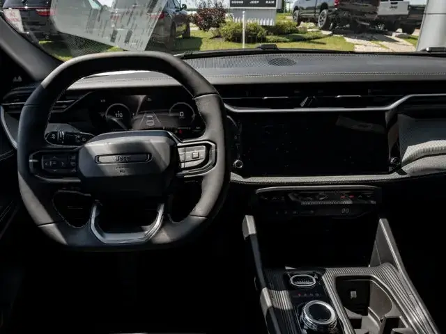 Jeep Cherokee 2026 photo 3
