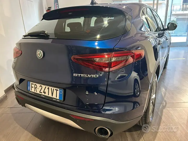 Alfa Romeo Stelvio 2018 photo 2