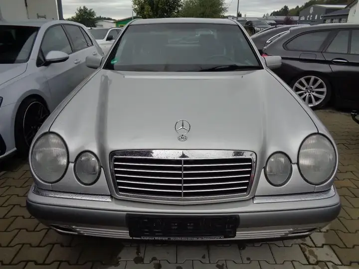 Mercedes-Benz E 200